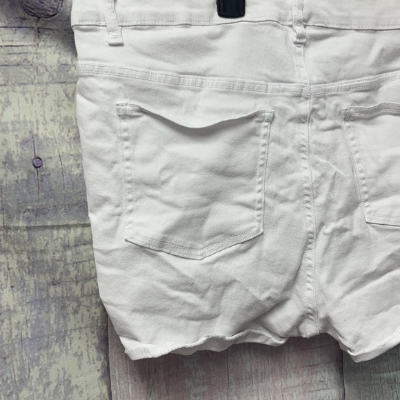 In brand new condition Woman’s Venus jean shorts - Picture 8 of 11